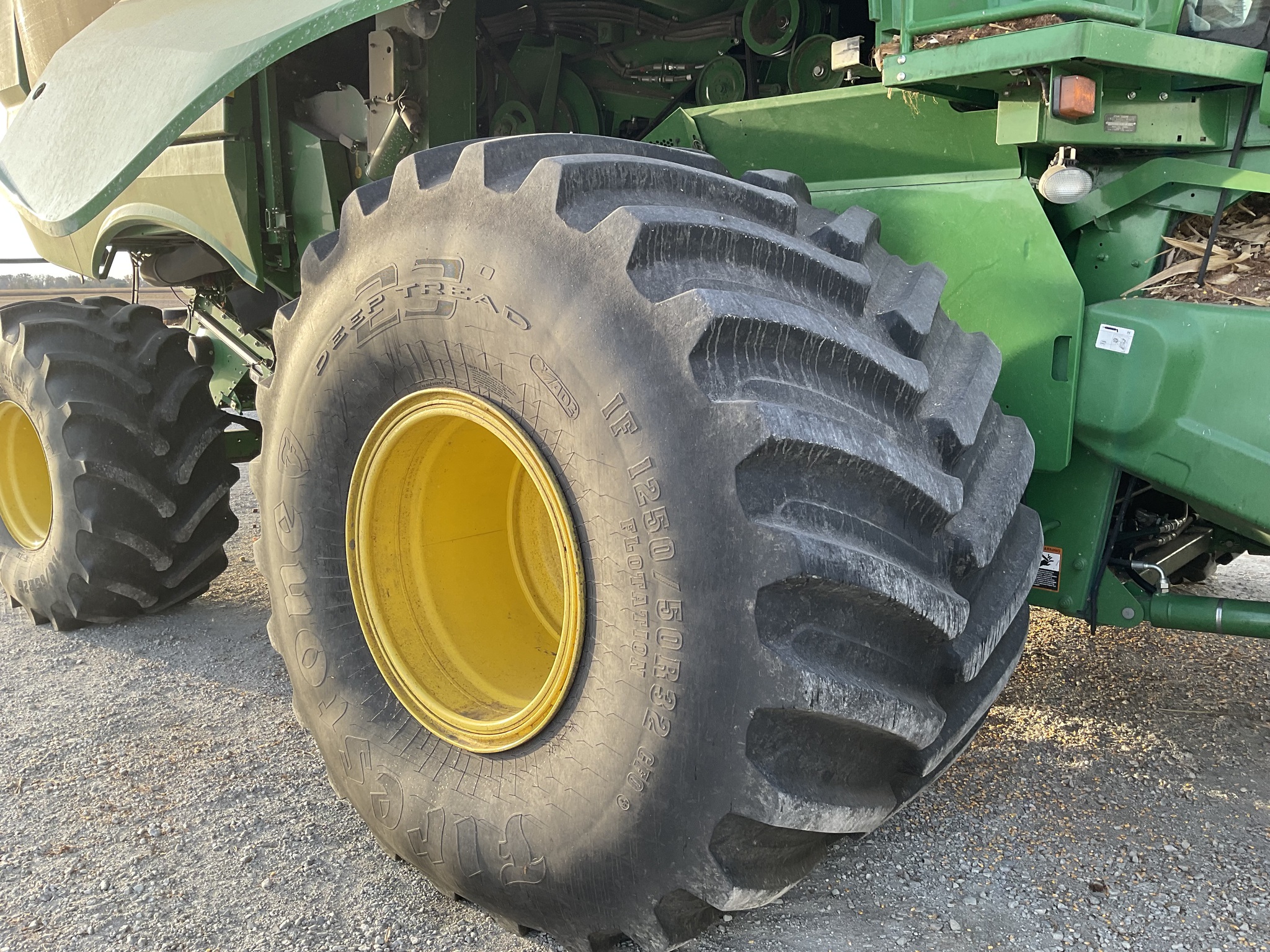 2014 John Deere S680 Image 9