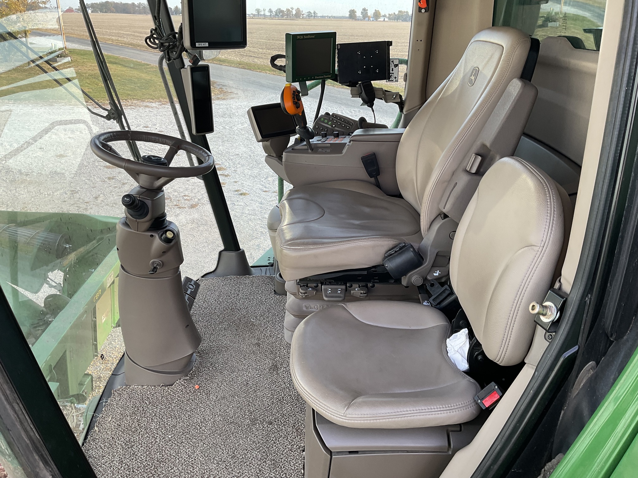 2014 John Deere S680 Image 13