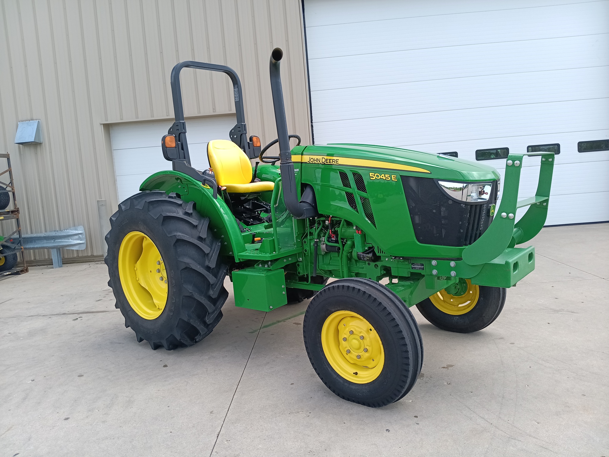 2022 John Deere 5045E Image 1