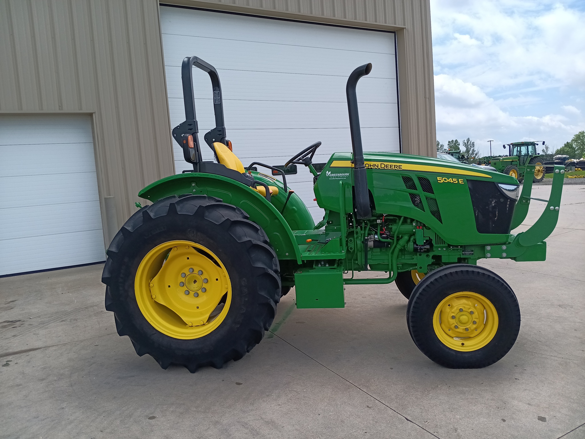 2022 John Deere 5045E Image 4