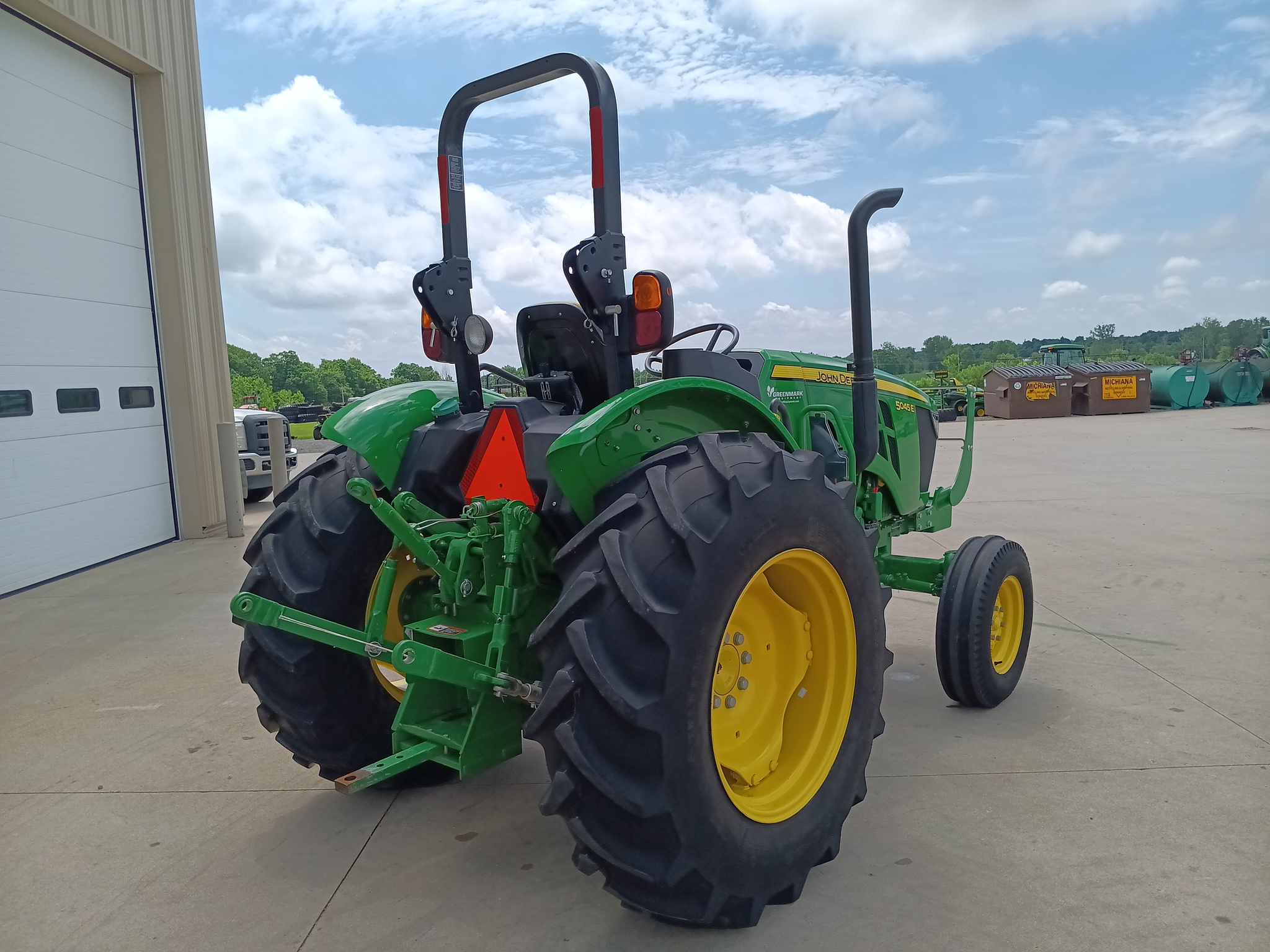 2022 John Deere 5045E Image 3