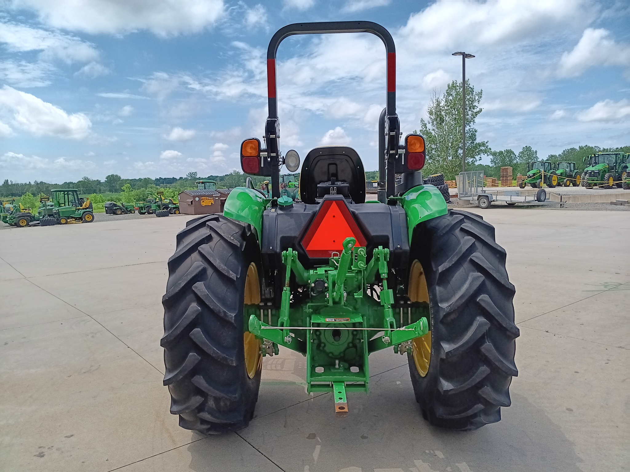 2022 John Deere 5045E Image 2