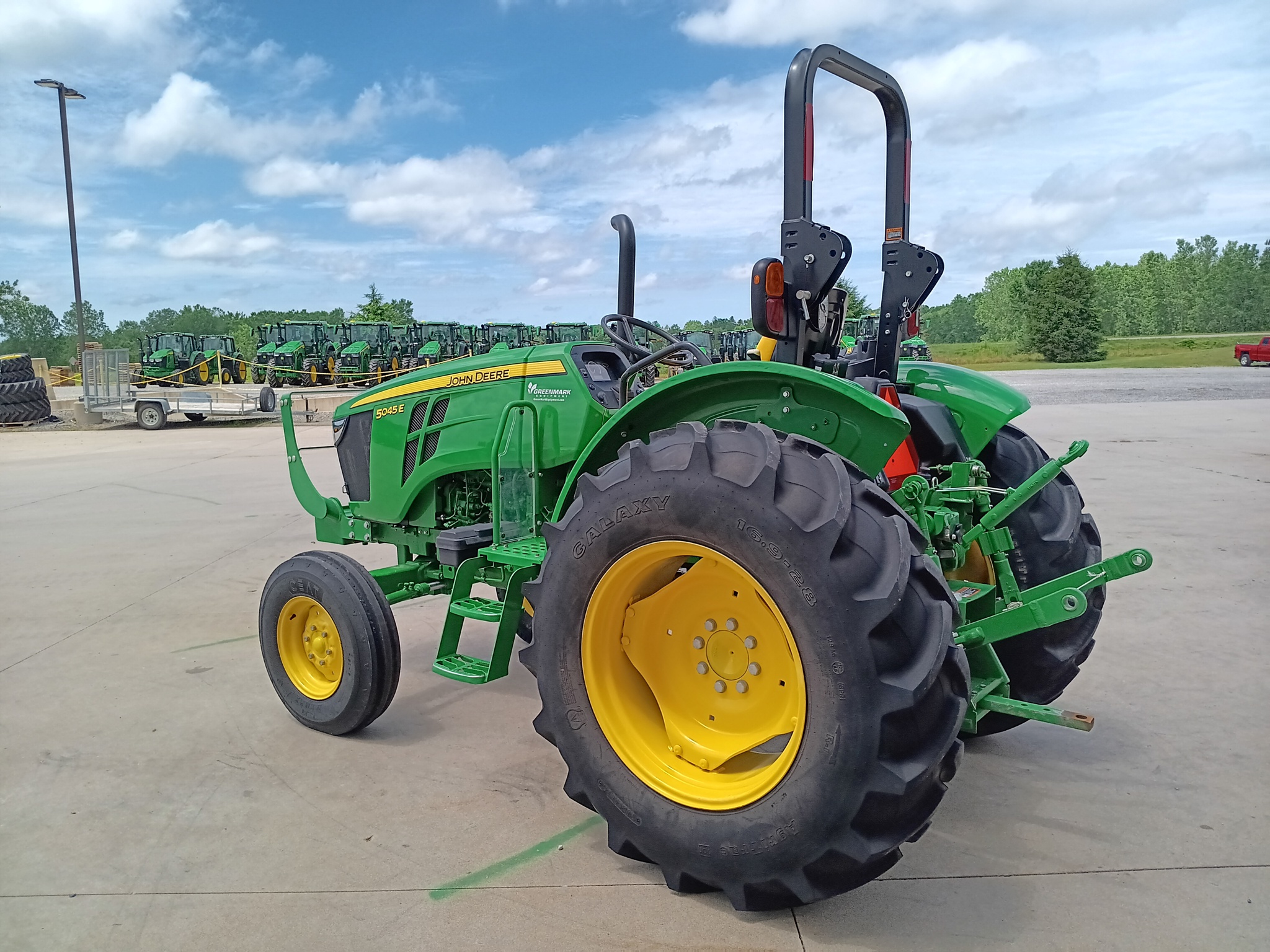 2022 John Deere 5045E Image 5