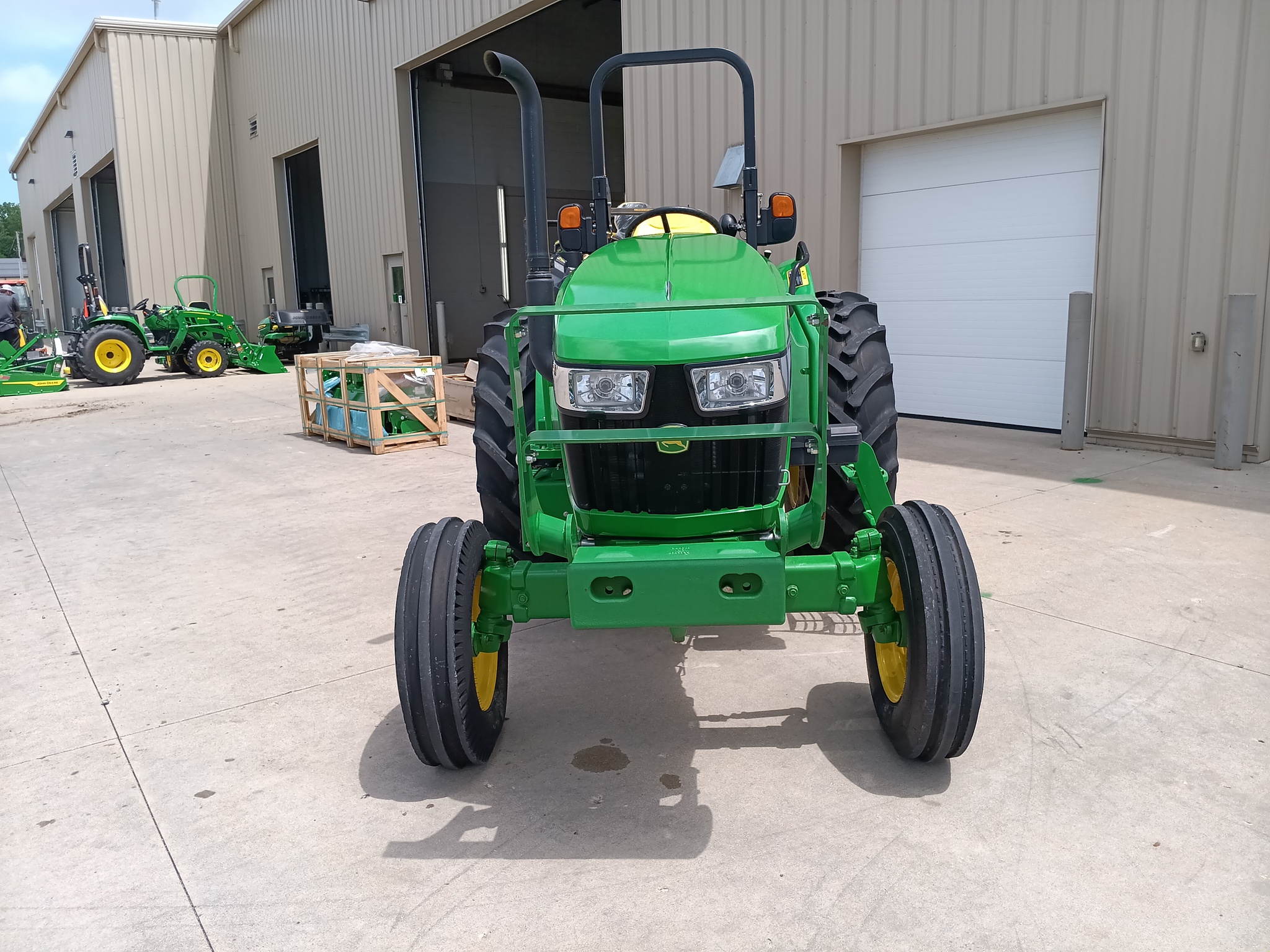 2022 John Deere 5045E Image 8