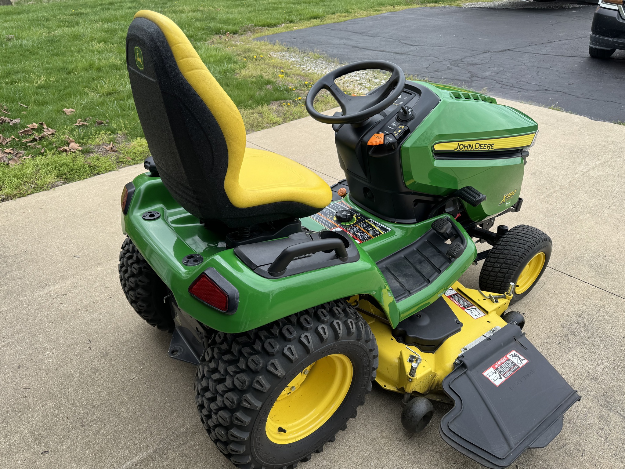 2015 John Deere X590 Image 2