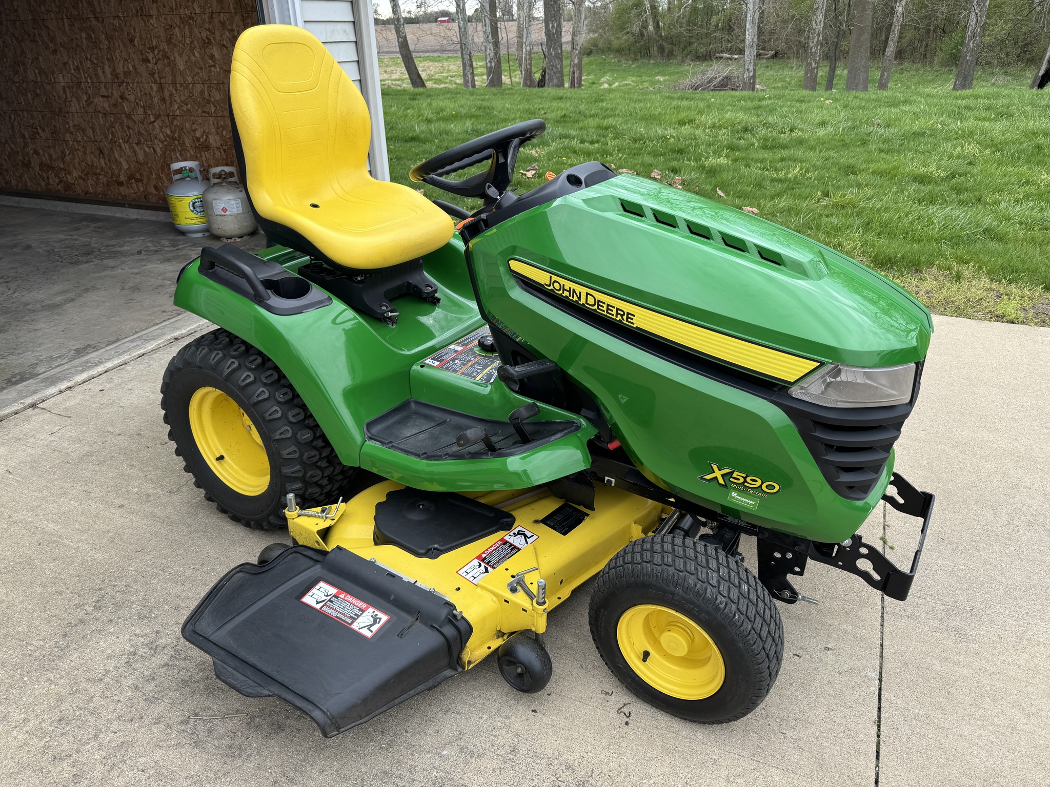 2015 John Deere X590 Image 1