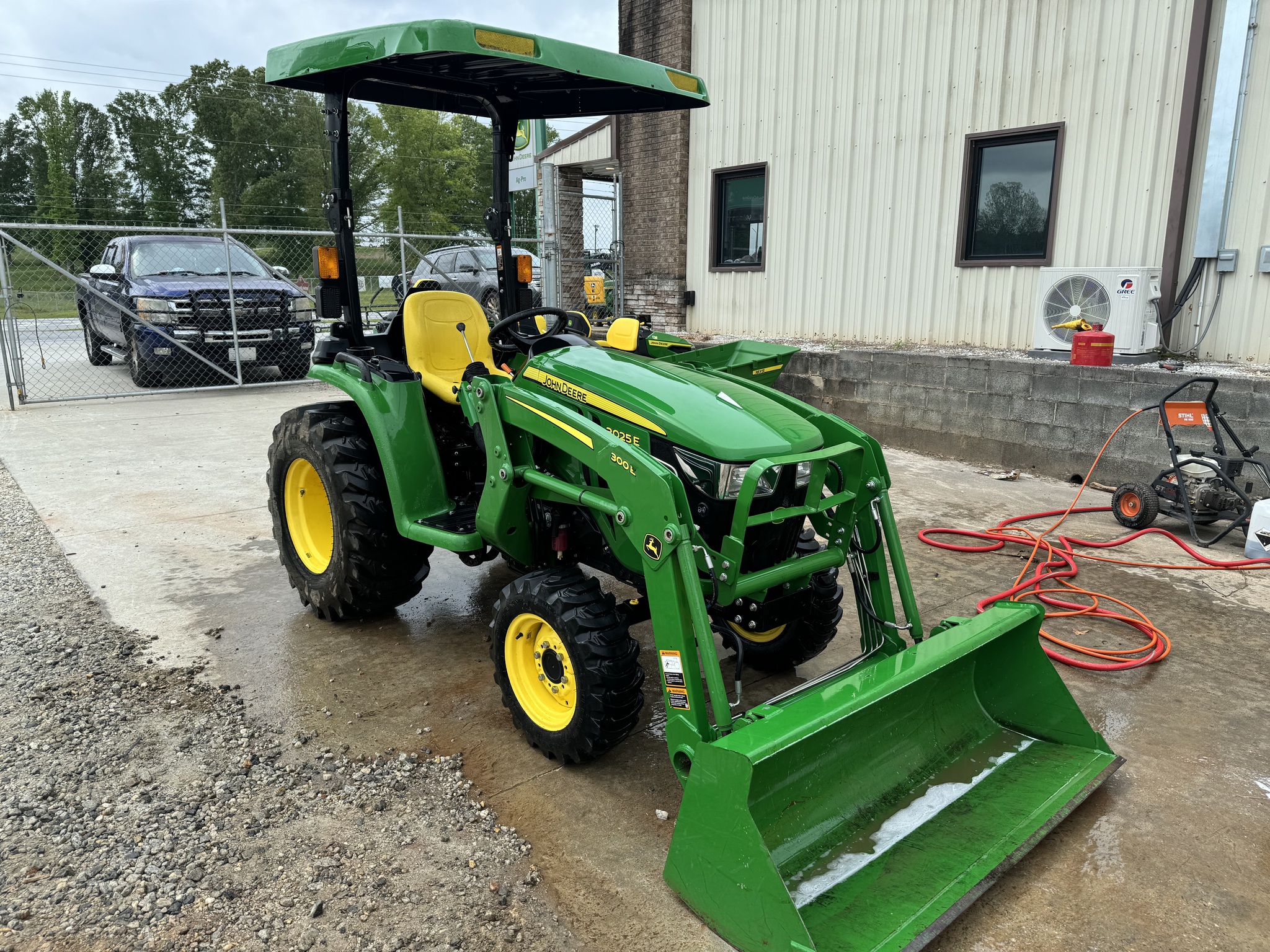 2020 John Deere 3025E Image 1