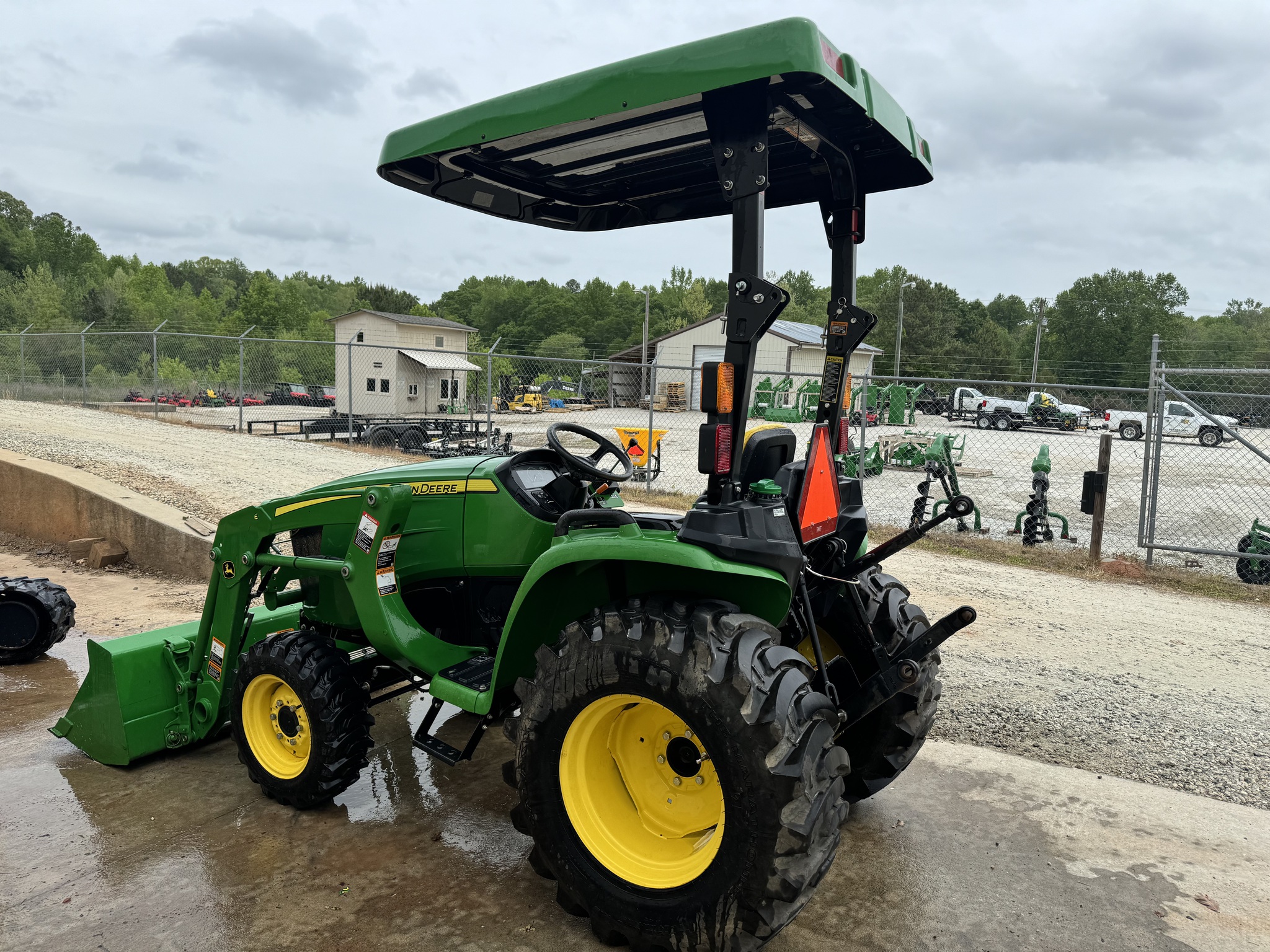 2020 John Deere 3025E Image 2