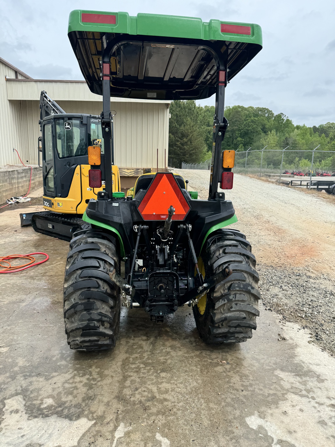 2020 John Deere 3025E Image 4