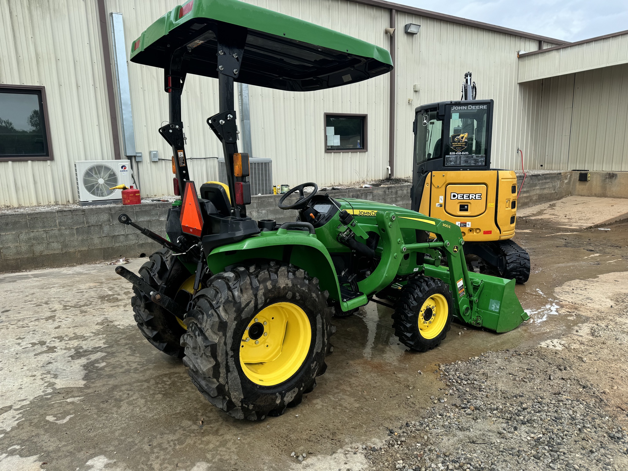 2020 John Deere 3025E Image 3