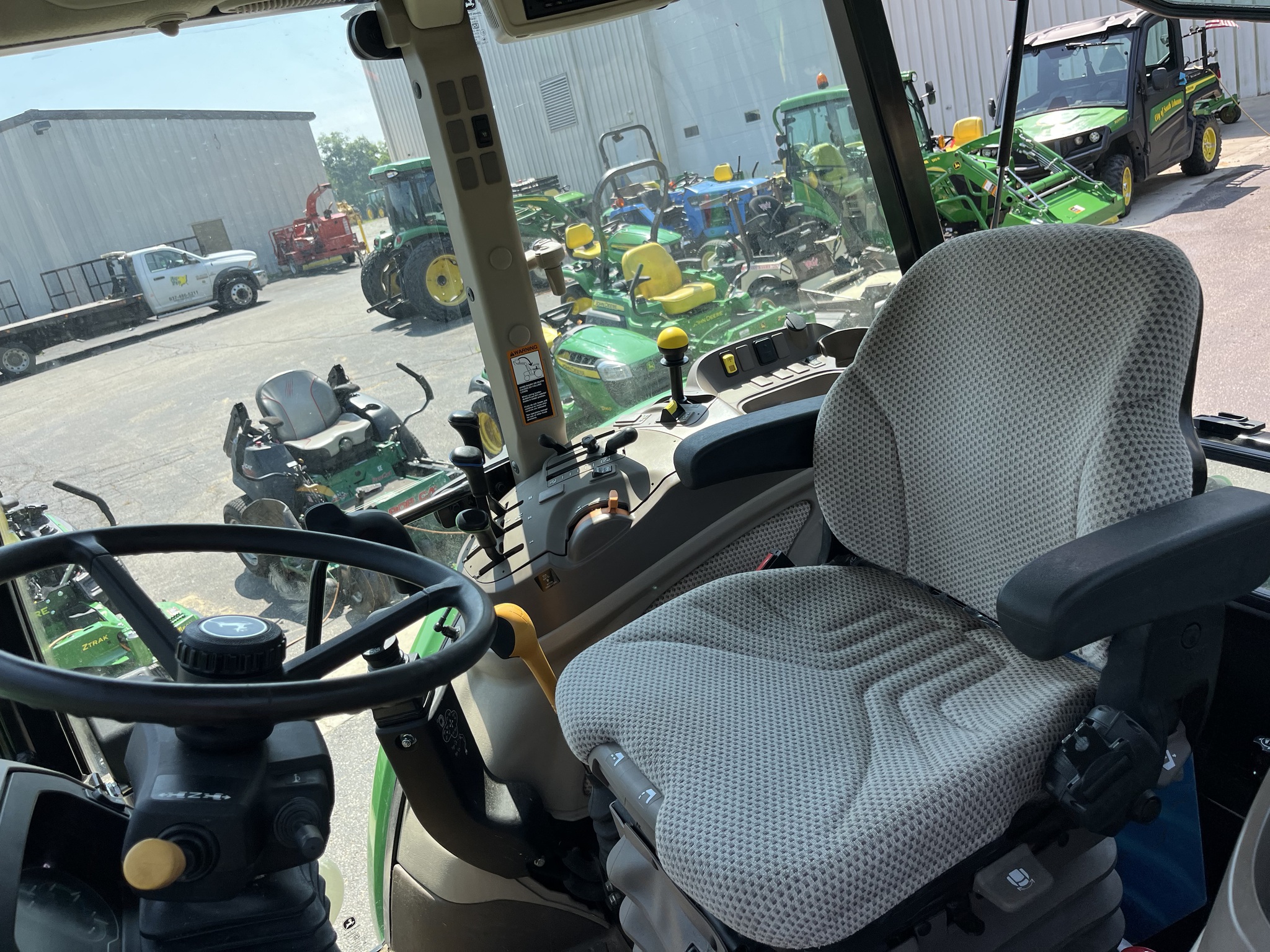 2022 John Deere 5100M Image 14