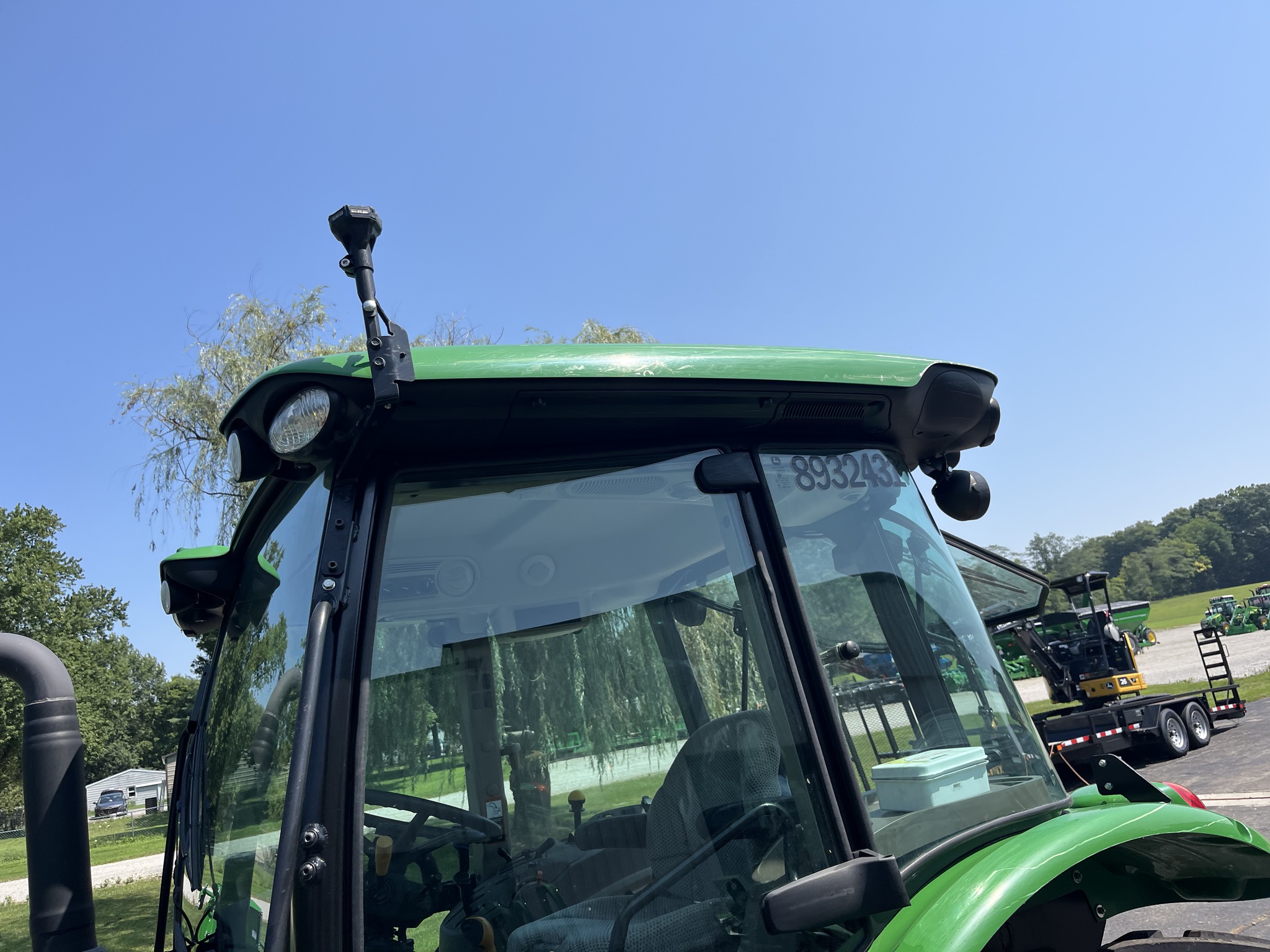 2022 John Deere 5100M Image 3