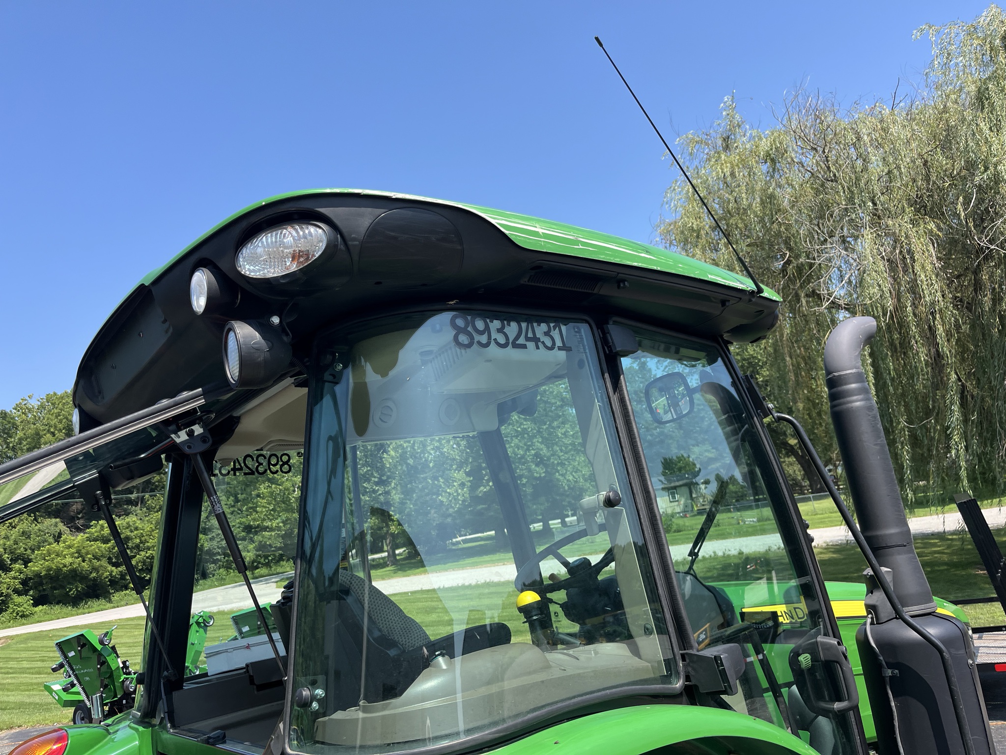 2022 John Deere 5100M Image 11