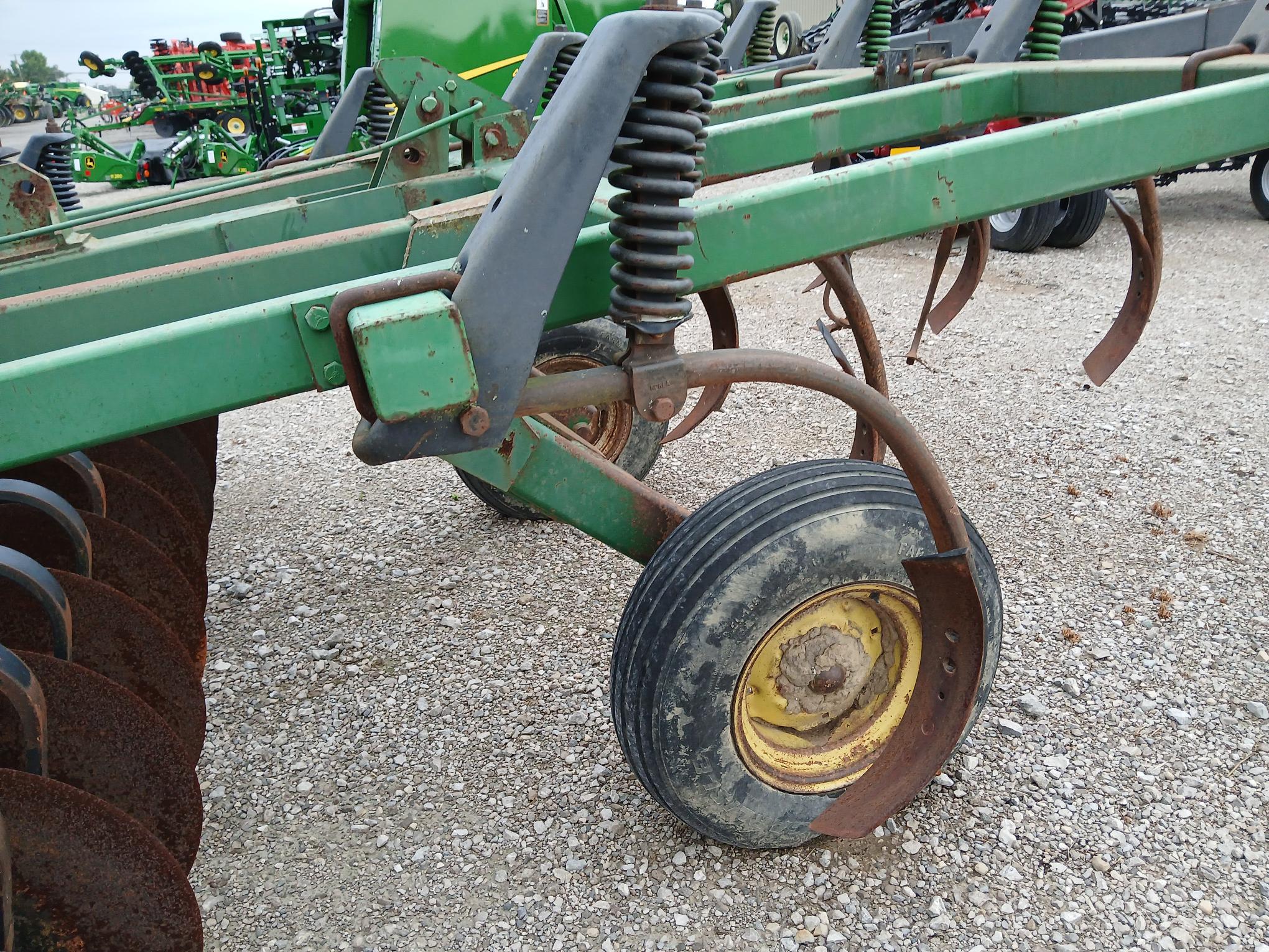 1994 John Deere 714 Image 4