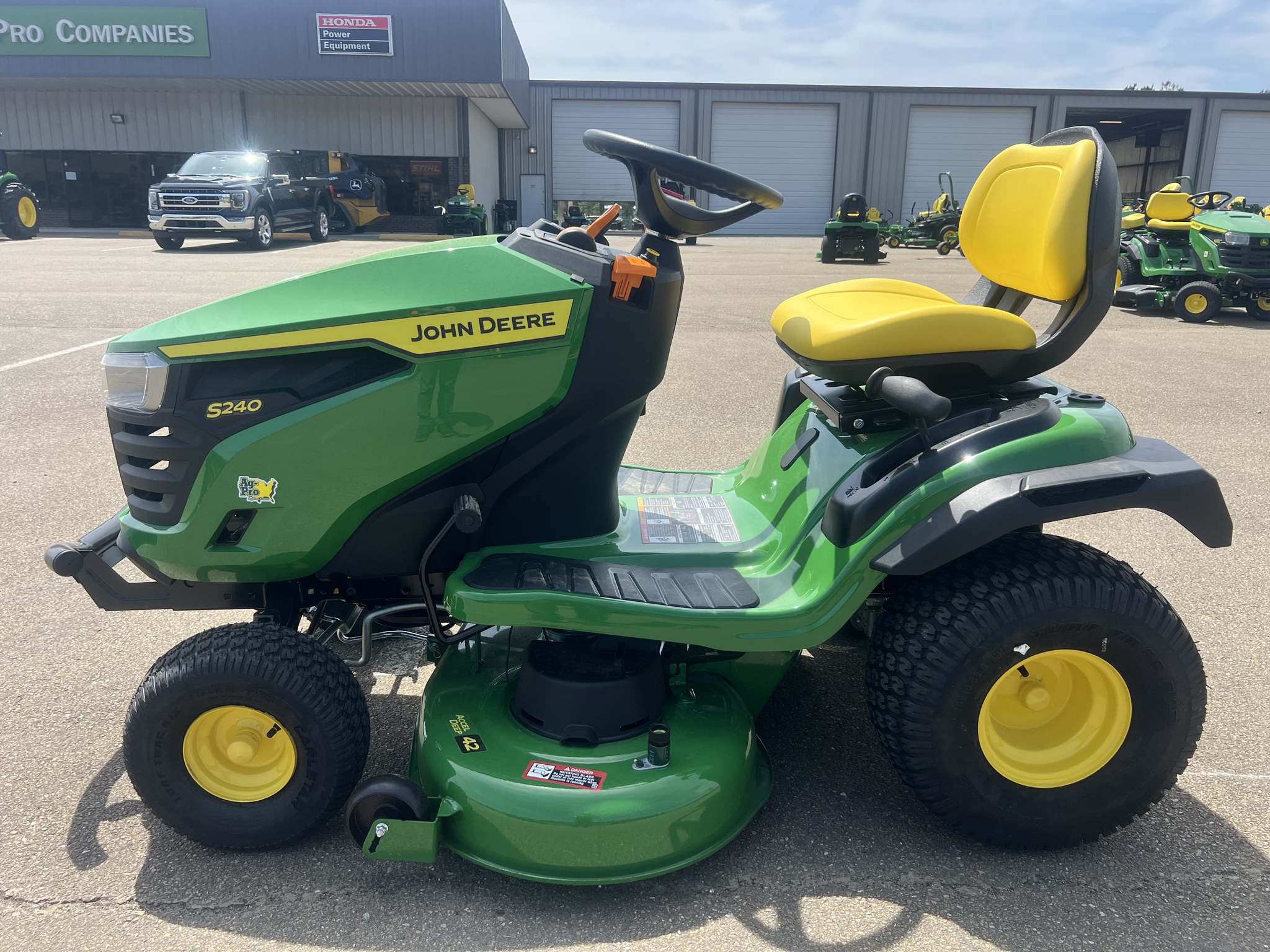 2025 John Deere S240 Image 1