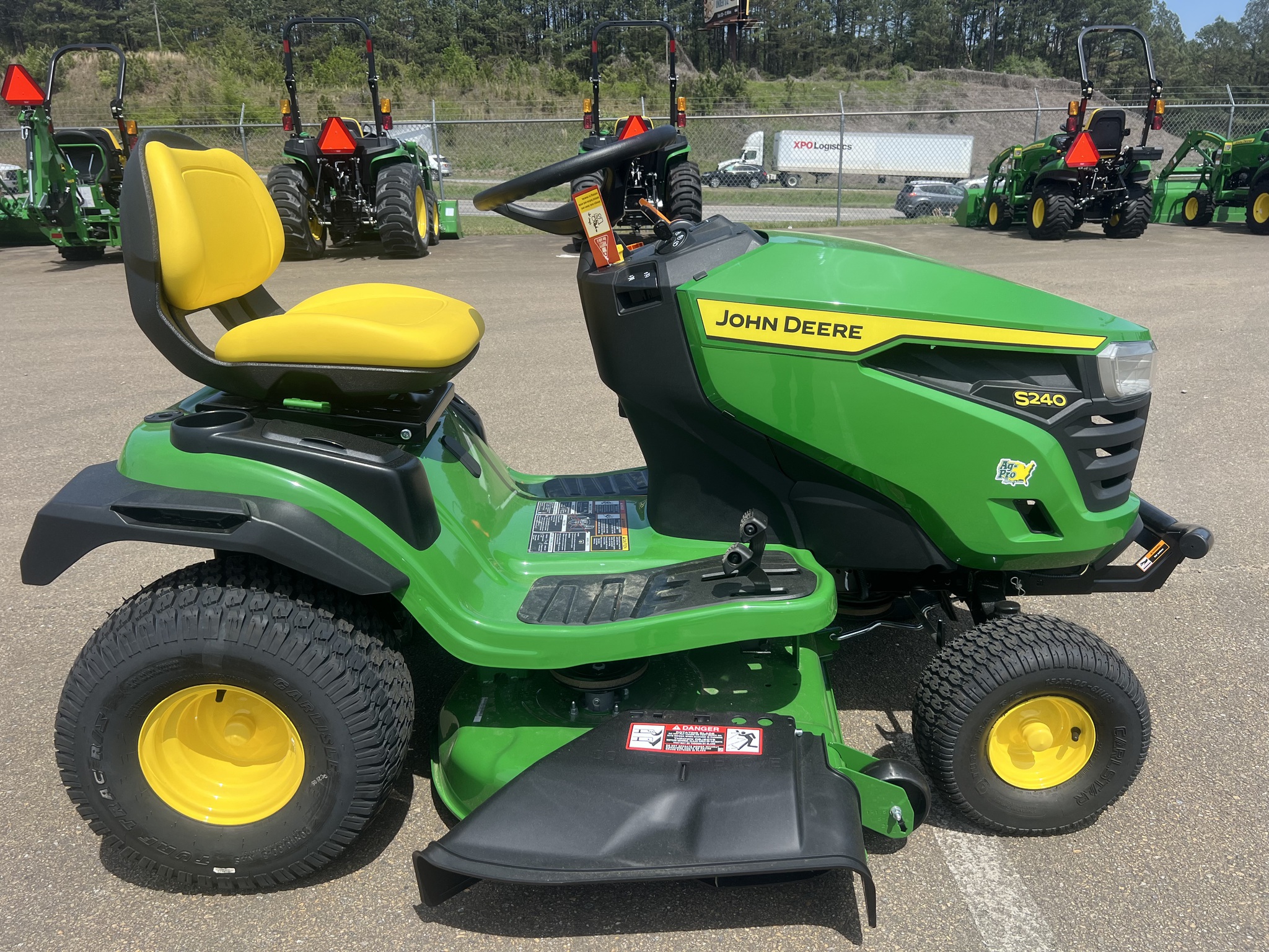 2025 John Deere S240 Image 3