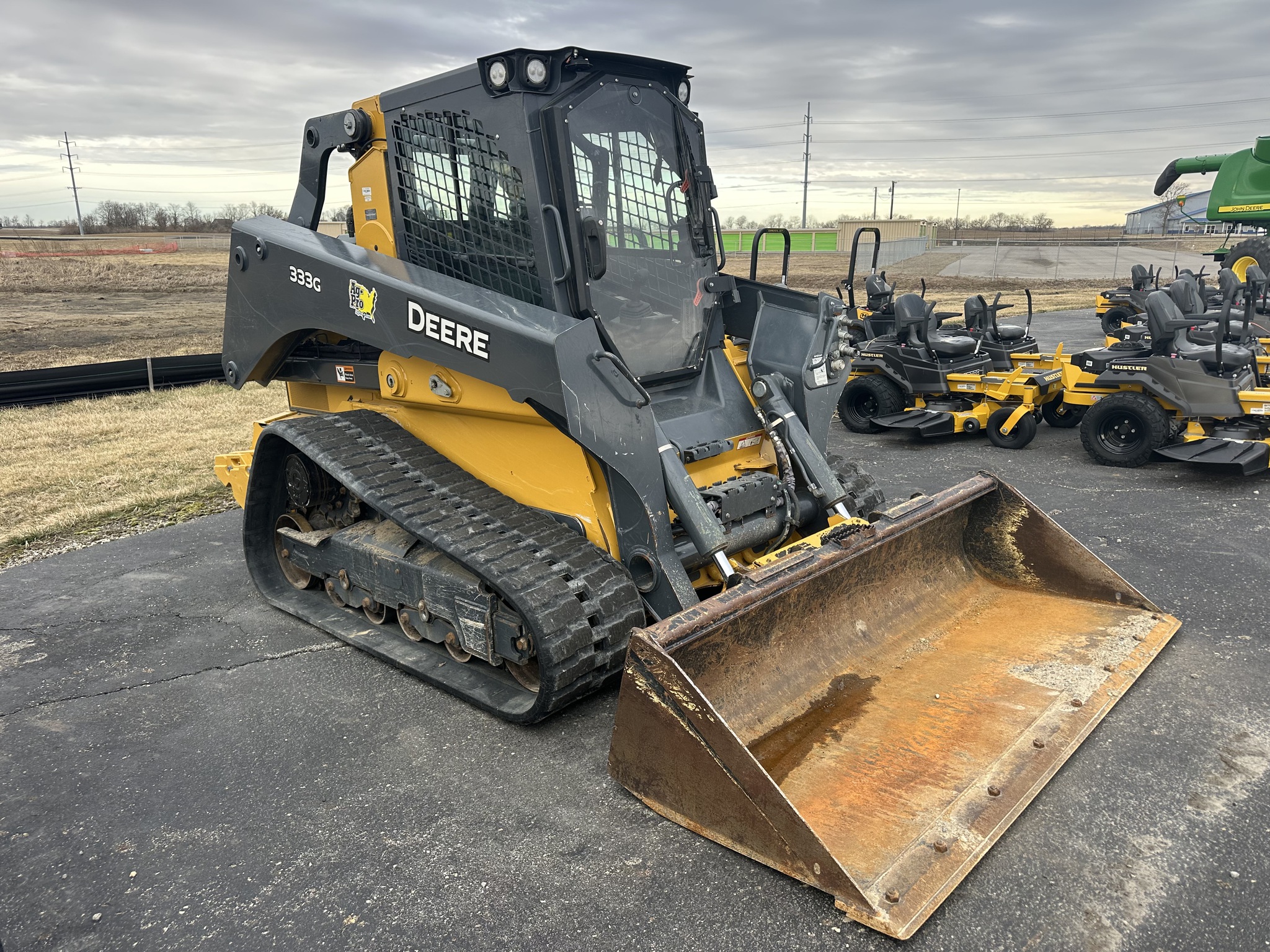 2023 John Deere 333G Image 1