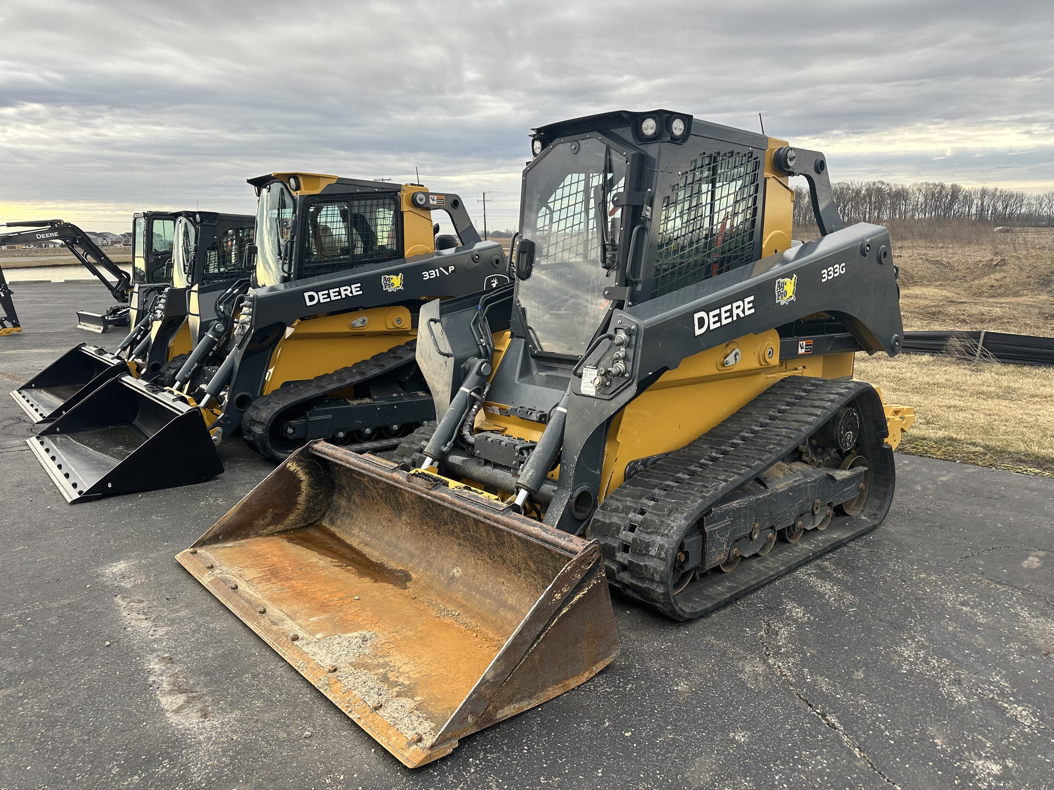 2023 John Deere 333G Image 16