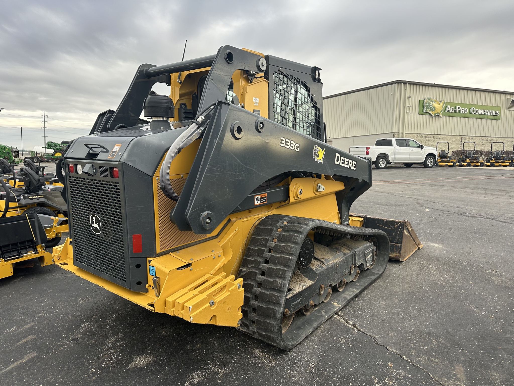 2023 John Deere 333G Image 14