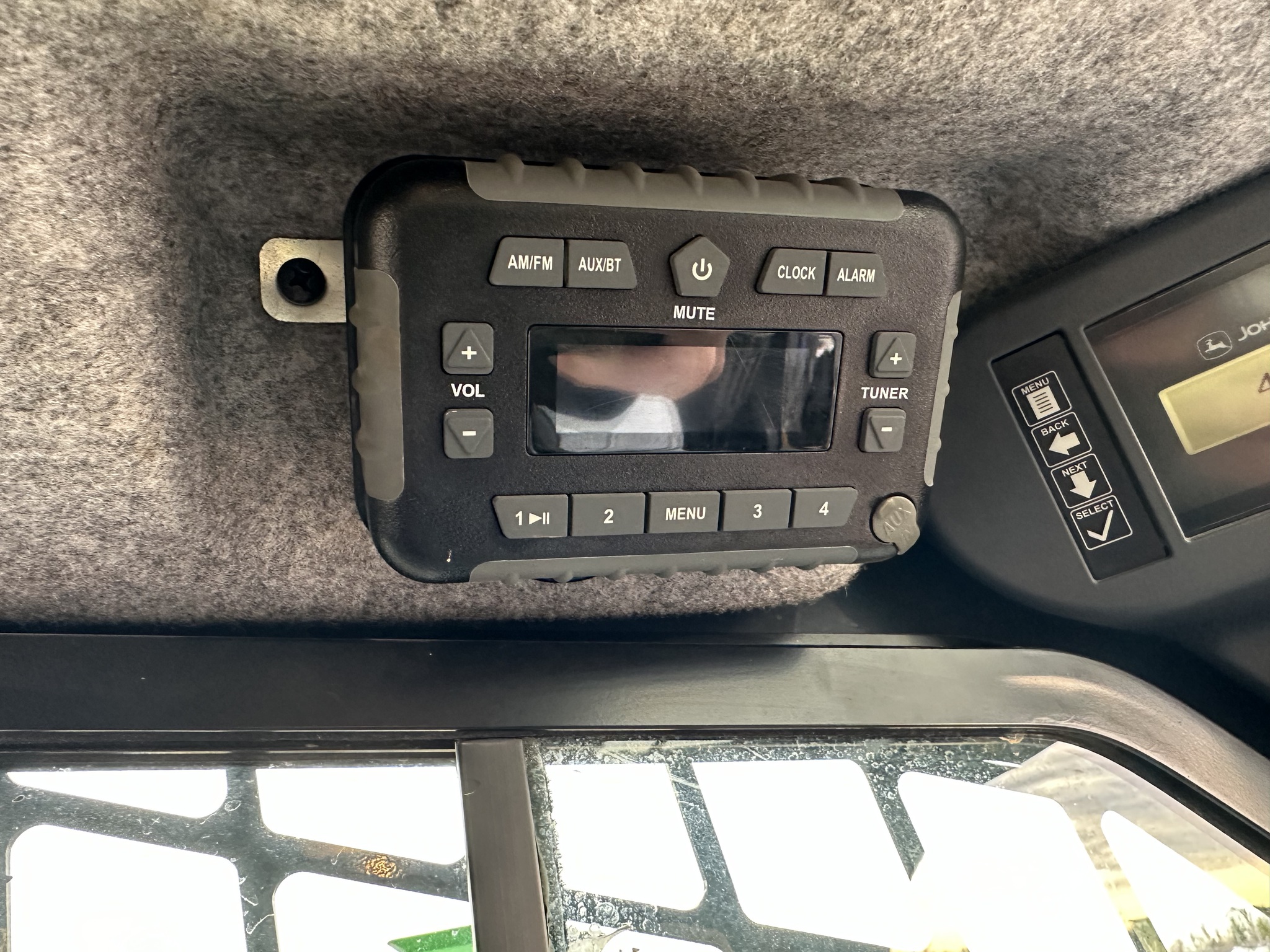 2023 John Deere 333G Image 4