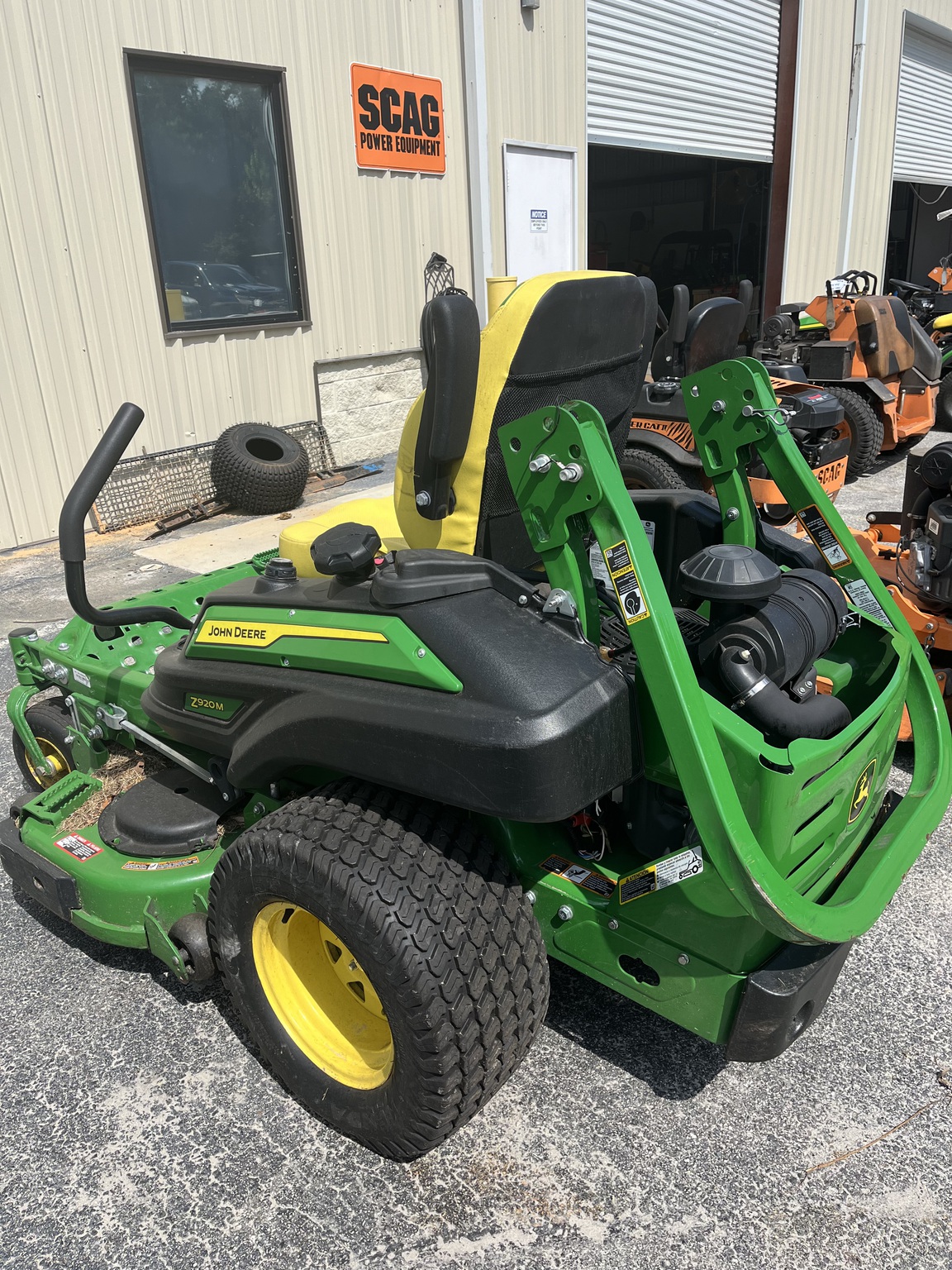 2025 John Deere Z920M Image 4
