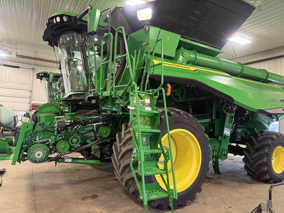 Photo of 2023 John Deere X9 1000