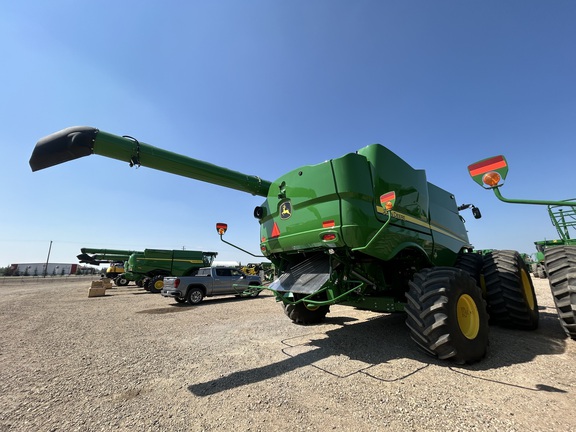Used 2024 John Deere S790 Combines at Horizon Ag & Turf in Lloydminster, AB - Photo13