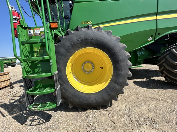 Used 2024 John Deere S790 Combines at Horizon Ag & Turf in Lloydminster, AB - Photo16