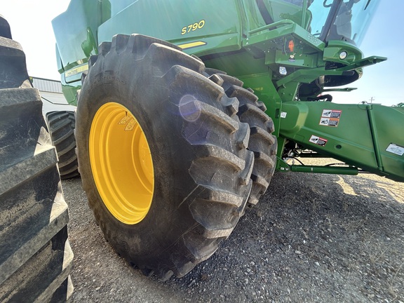 Used 2024 John Deere S790 Combines at Horizon Ag & Turf in Lloydminster, AB - Photo11