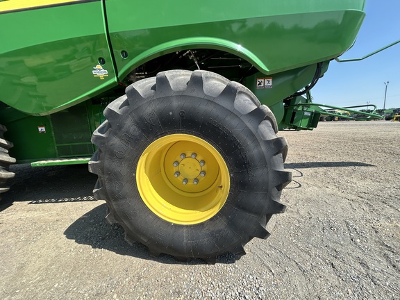 Used 2024 John Deere S790 Combines at Horizon Ag & Turf in Lloydminster, AB - Photo17