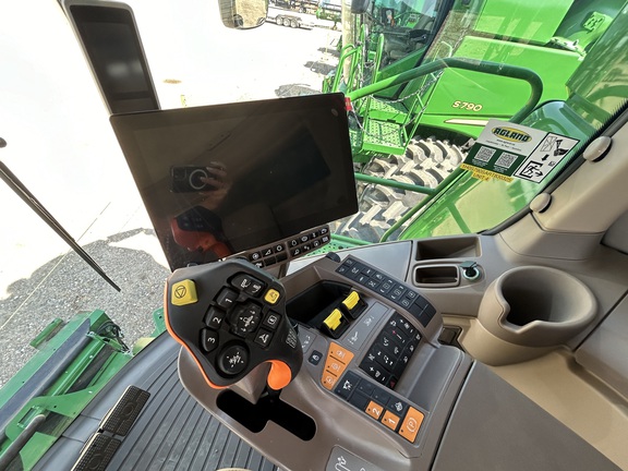 Used 2024 John Deere S790 Combines at Horizon Ag & Turf in Lloydminster, AB - Photo21