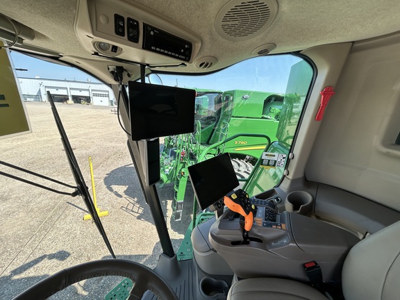 Used 2024 John Deere S790 Combines at Horizon Ag & Turf in Lloydminster, AB - Photo20