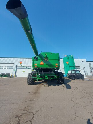 Used 2024 John Deere S790 Combines at Horizon Ag & Turf in Lloydminster, AB - Photo5