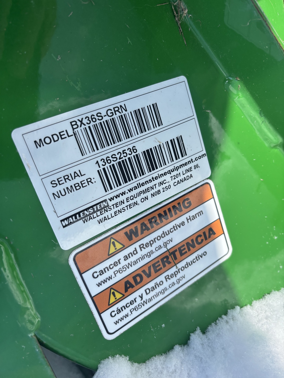 2021 John Deere 2032R Image 3