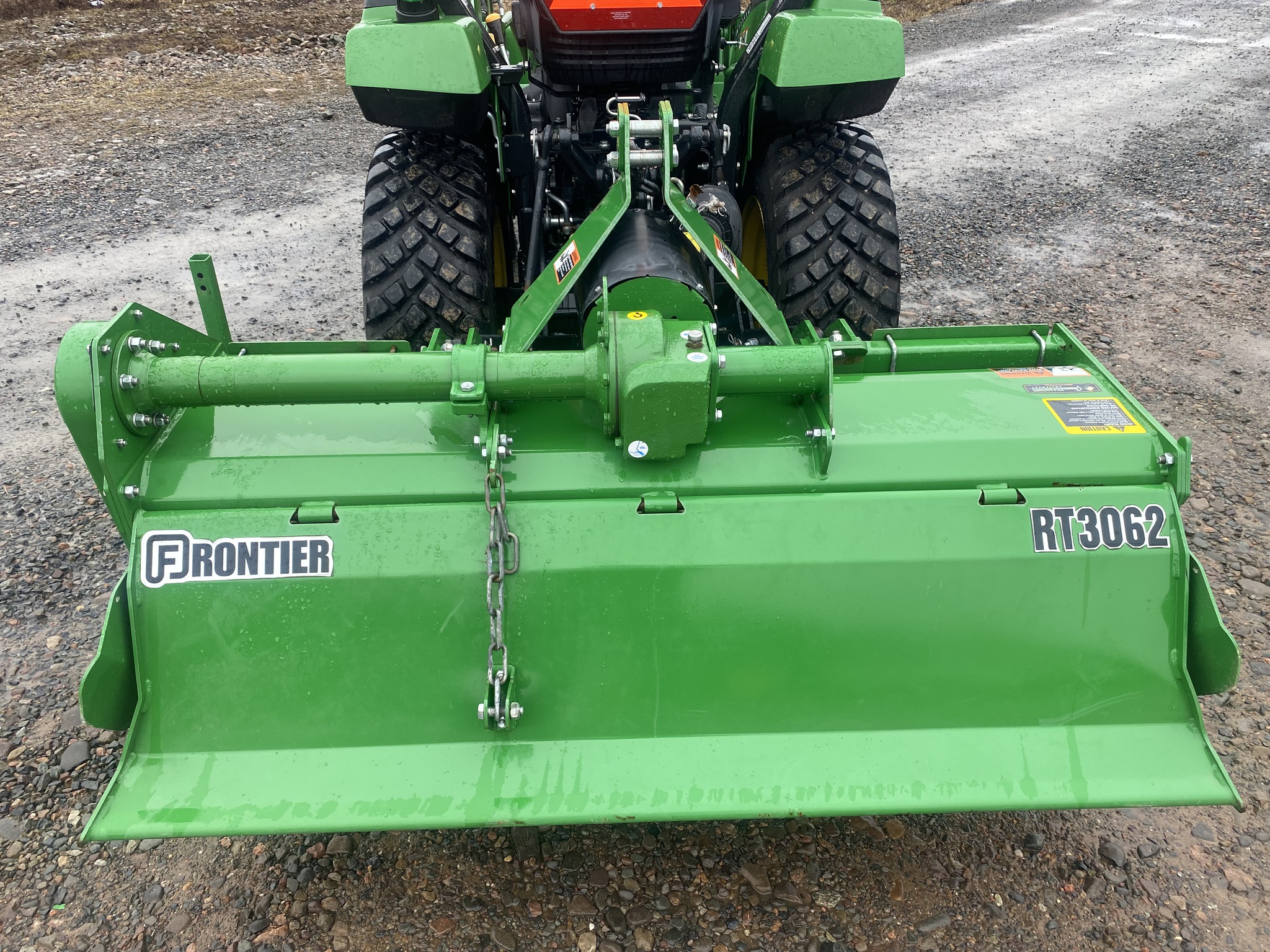 2021 John Deere 2032R Image 11