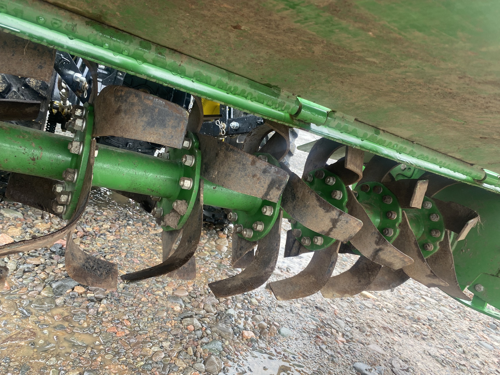 2021 John Deere 2032R Image 20