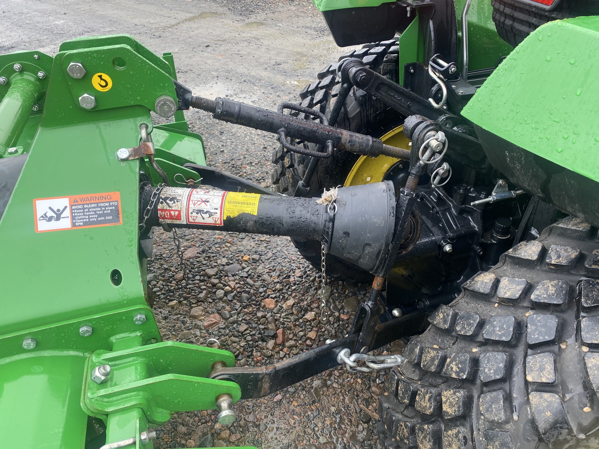 2021 John Deere 2032R Image 8