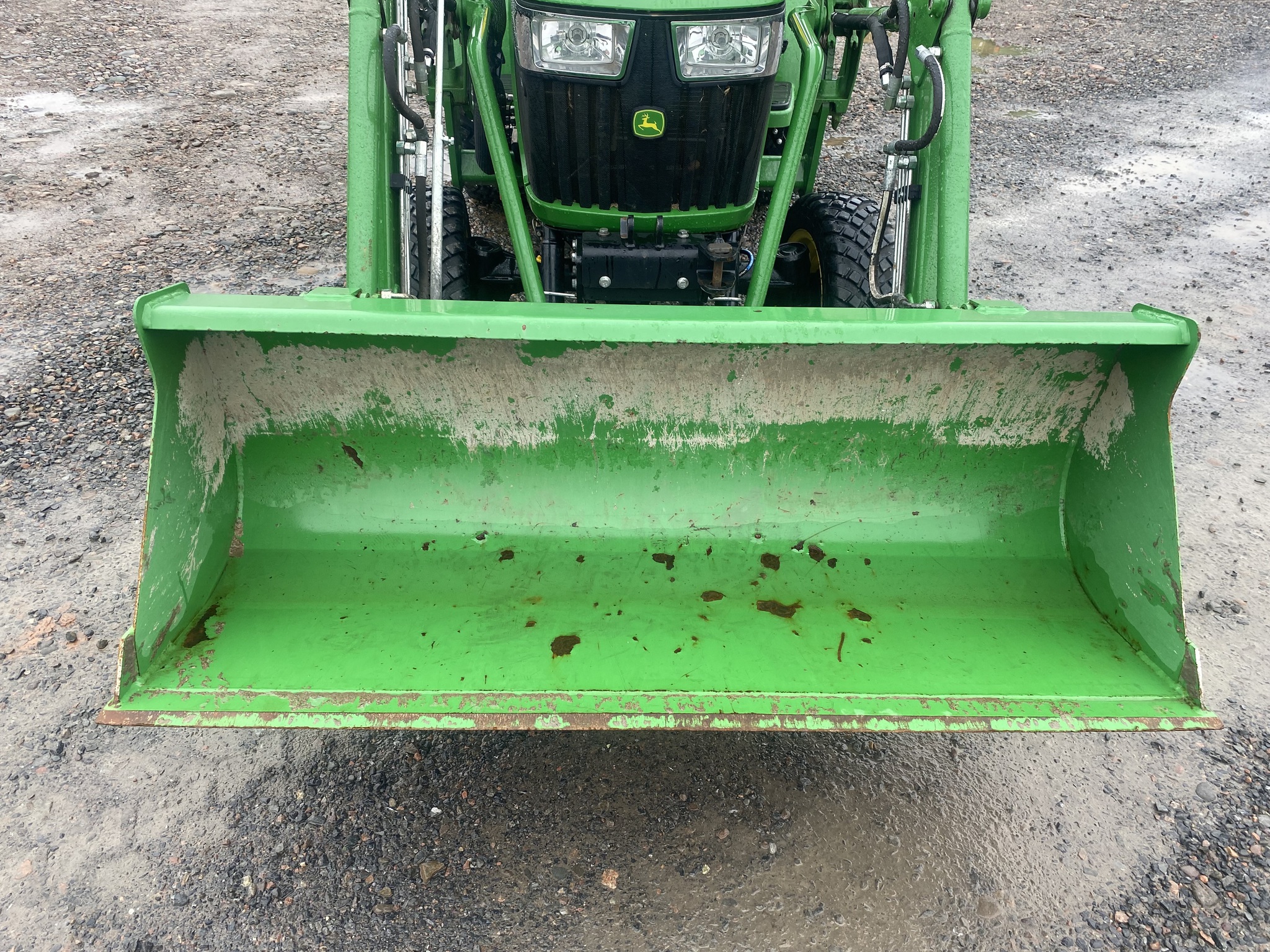 2021 John Deere 2032R Image 21