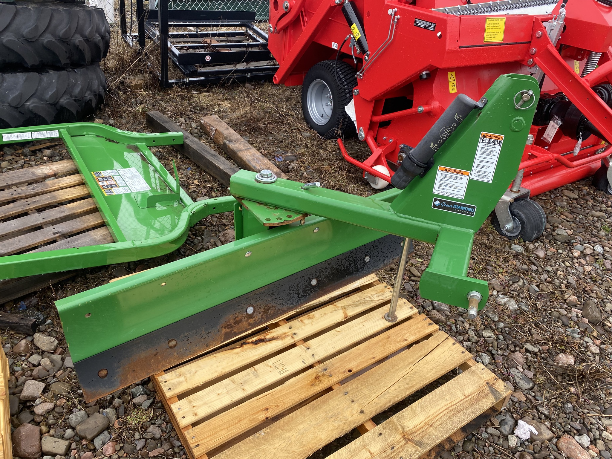 2021 John Deere 2032R Image 15