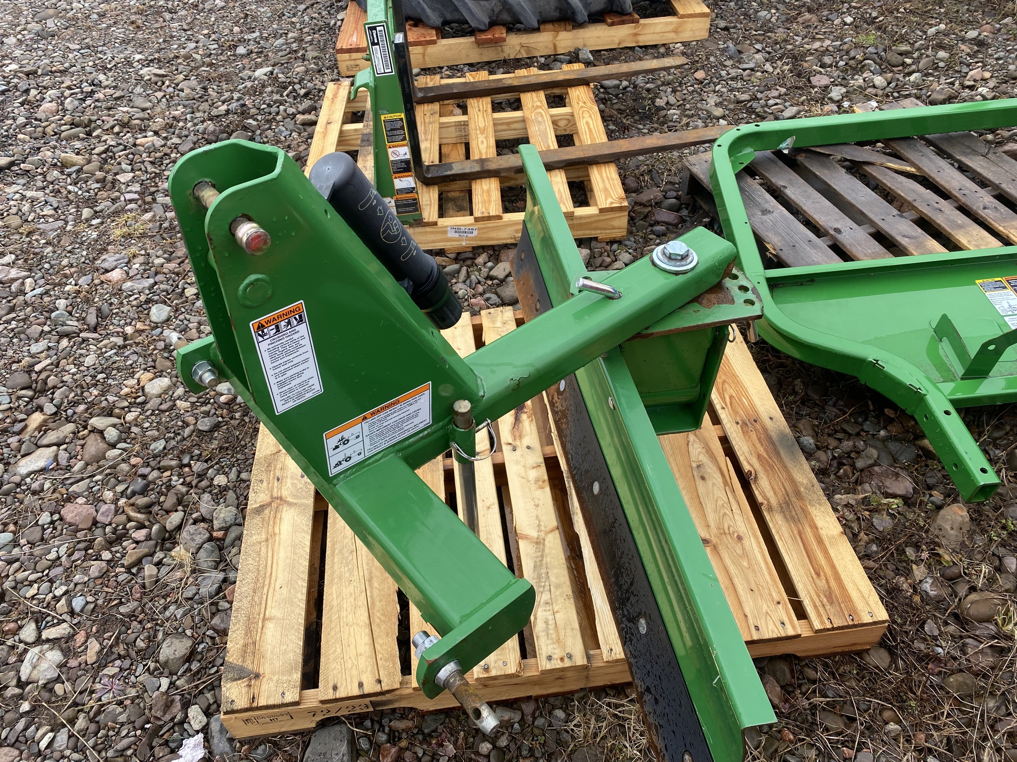 2021 John Deere 2032R Image 16