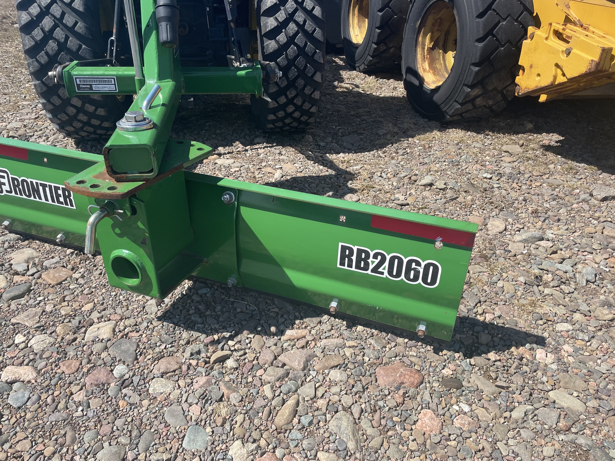 2021 John Deere 2032R Image 25