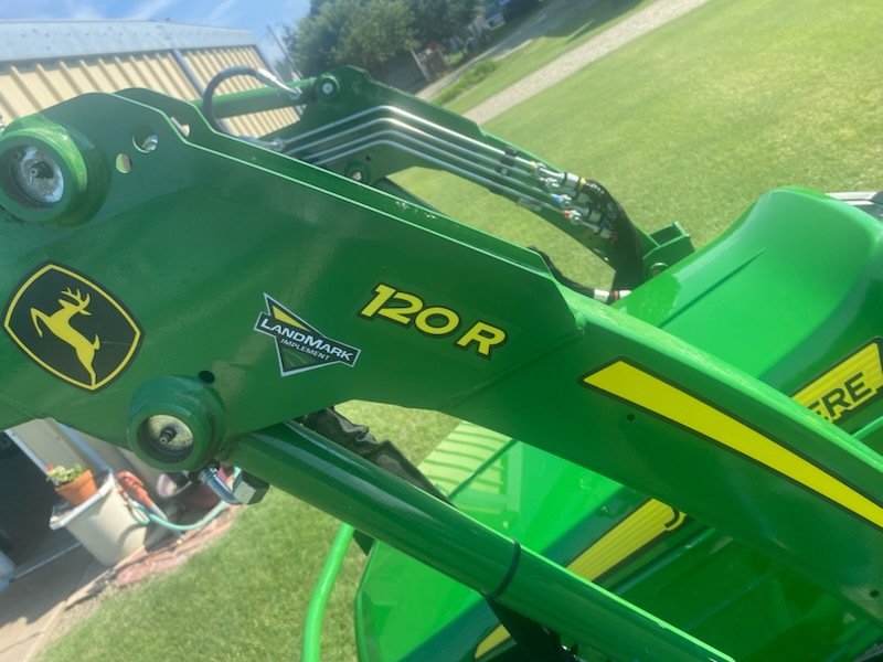 2024 John Deere 1025R Image 3