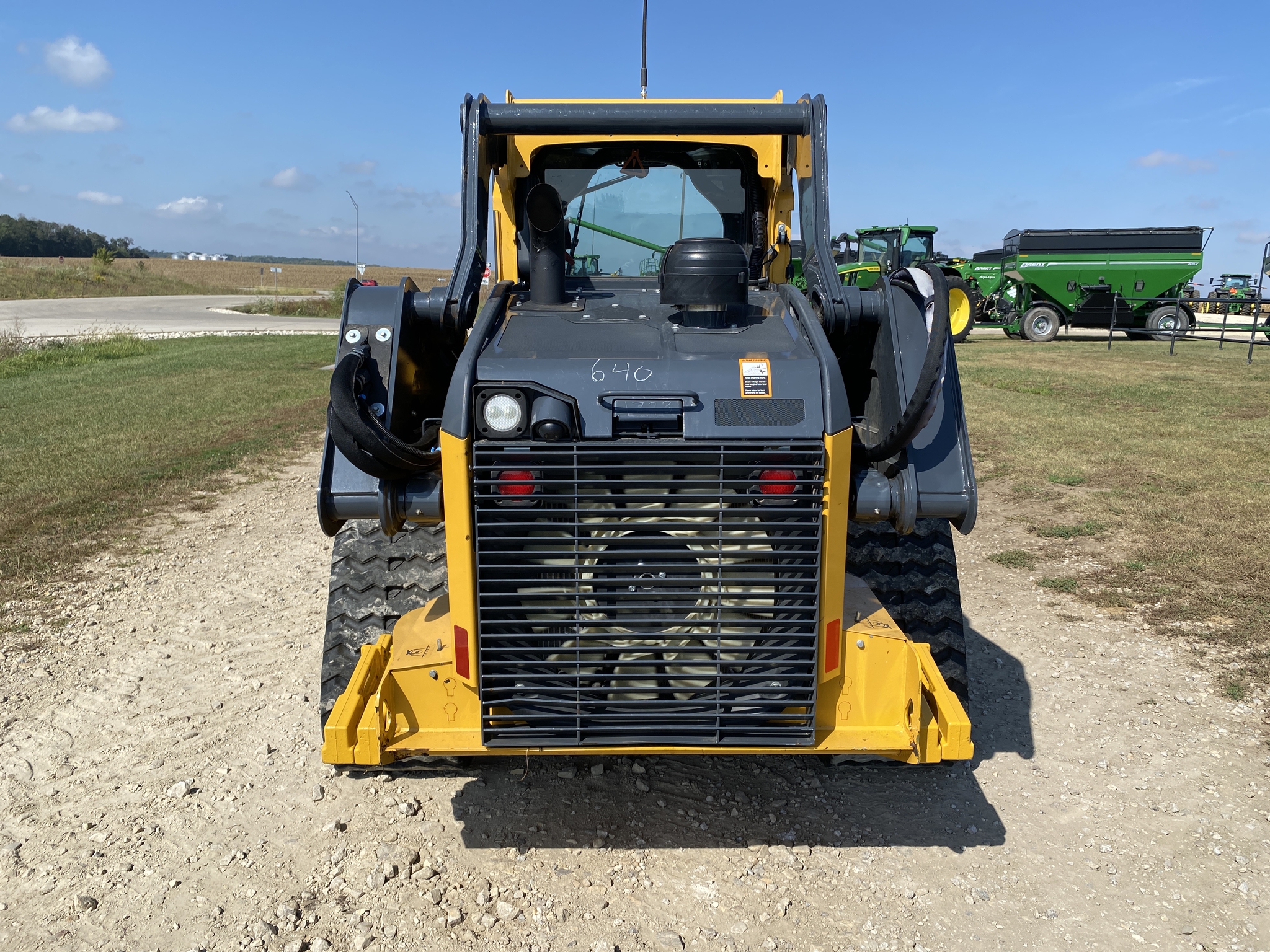 2023 John Deere 325G Image 9