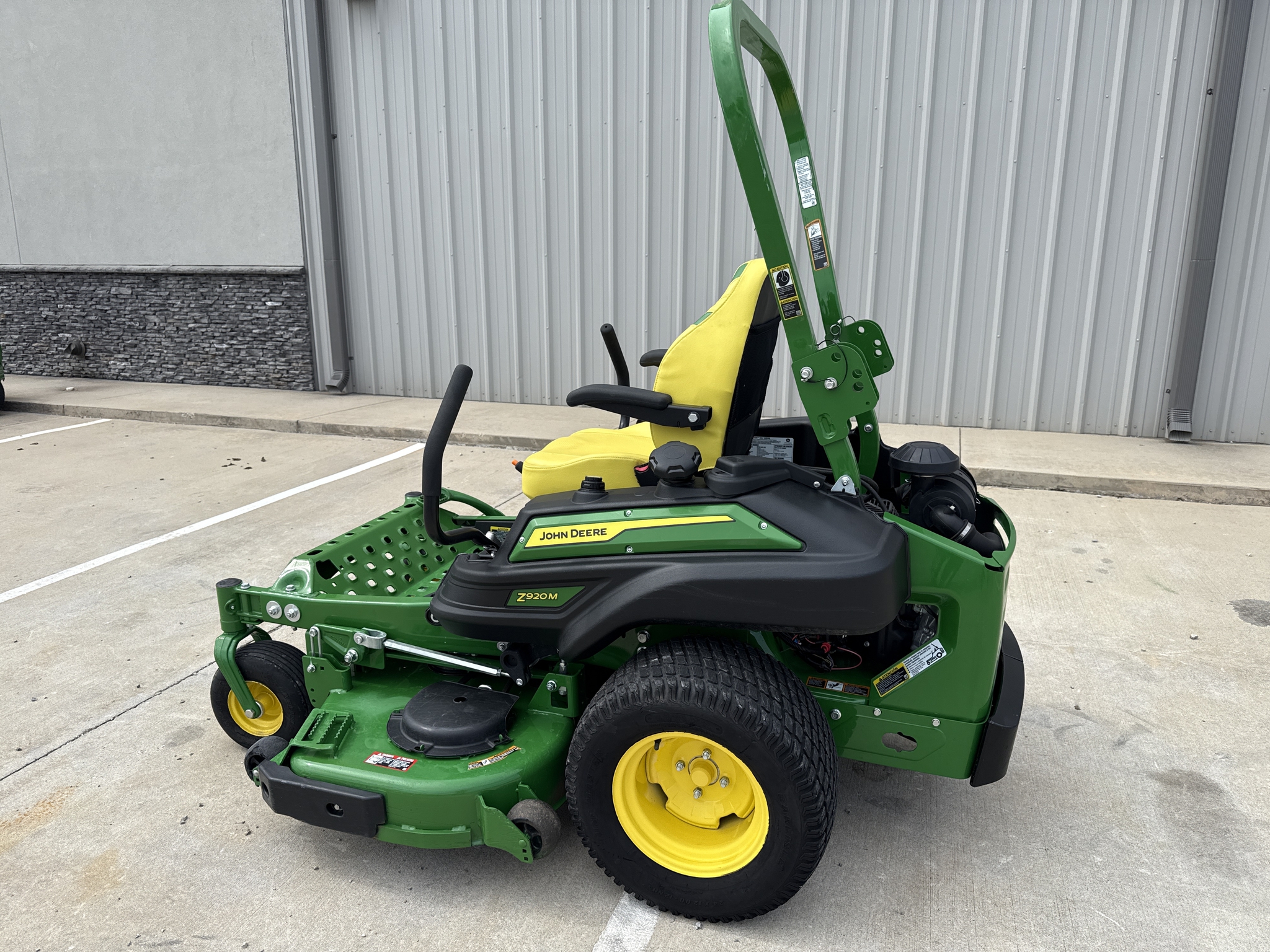 2024 John Deere Z920M Image 16