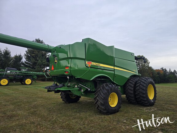 Photo of 2024 John Deere S790
