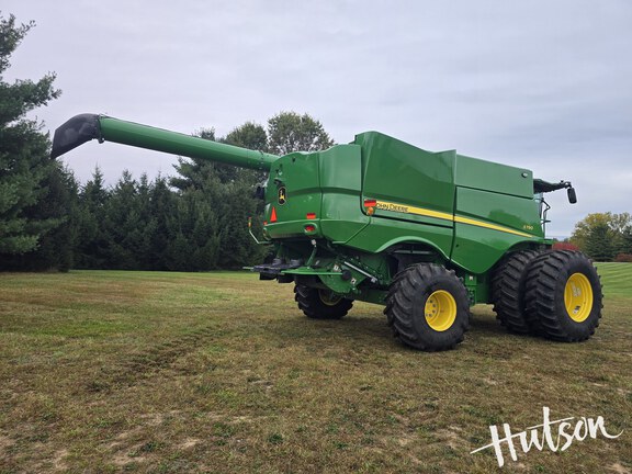 Photo of 2024 John Deere S790