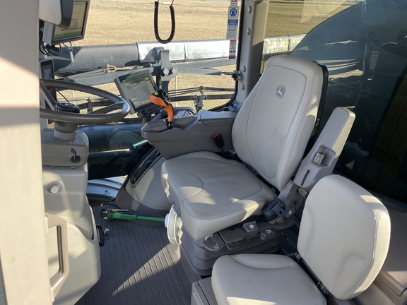 John Deere R4060 image 30