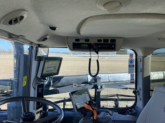 John Deere R4060 image 31