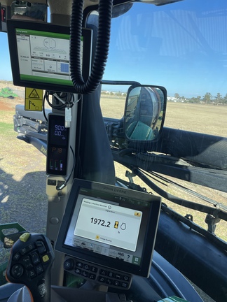 John Deere R4060 image 33