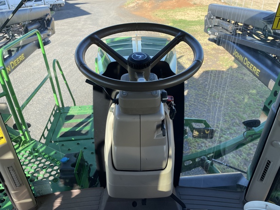 John Deere R4060 image 36